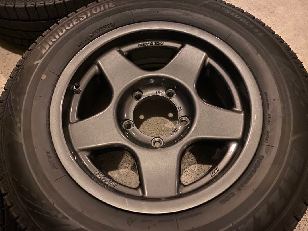 スタッドレスタイヤ　BRADLEY 16インチ4本　ジムニーシエラ　美品
