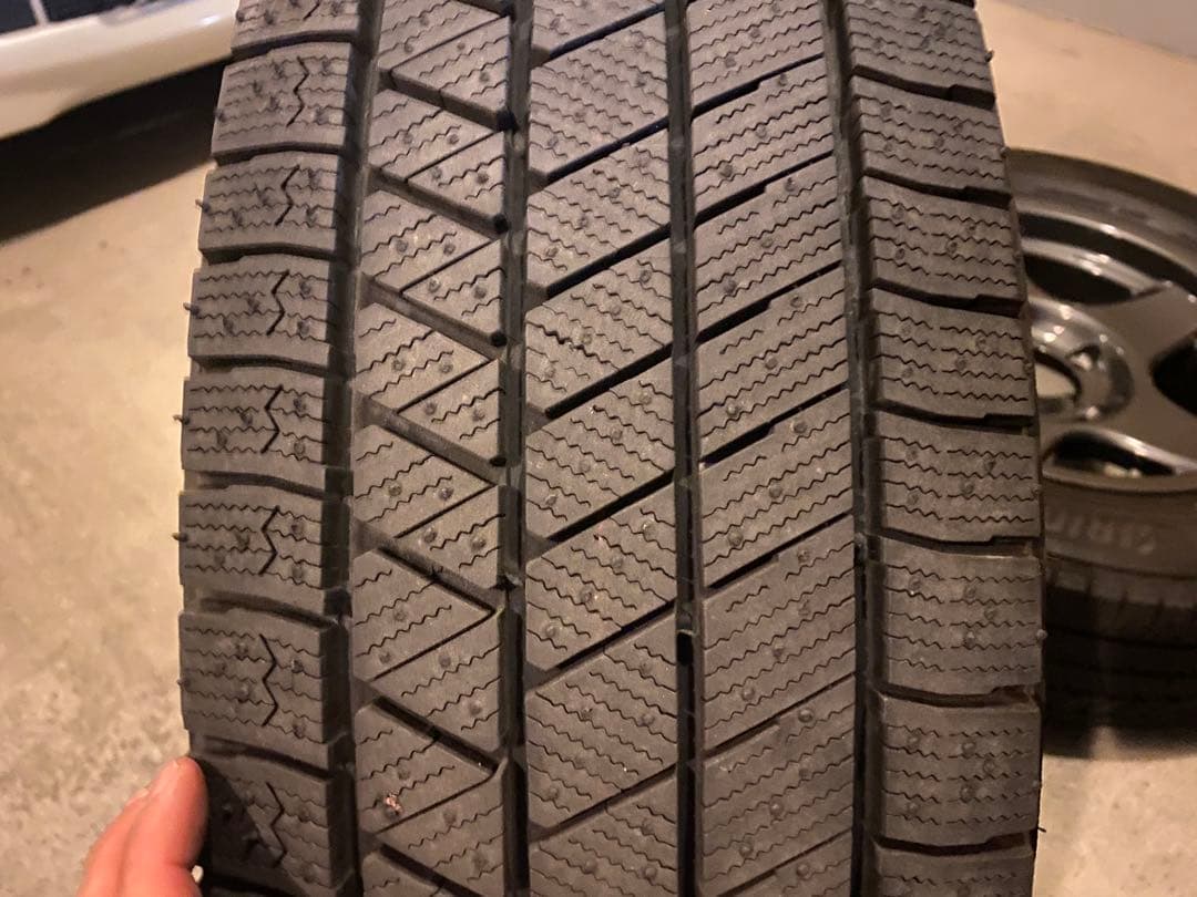 スタッドレスタイヤ　BRADLEY 16インチ4本　ジムニーシエラ　美品