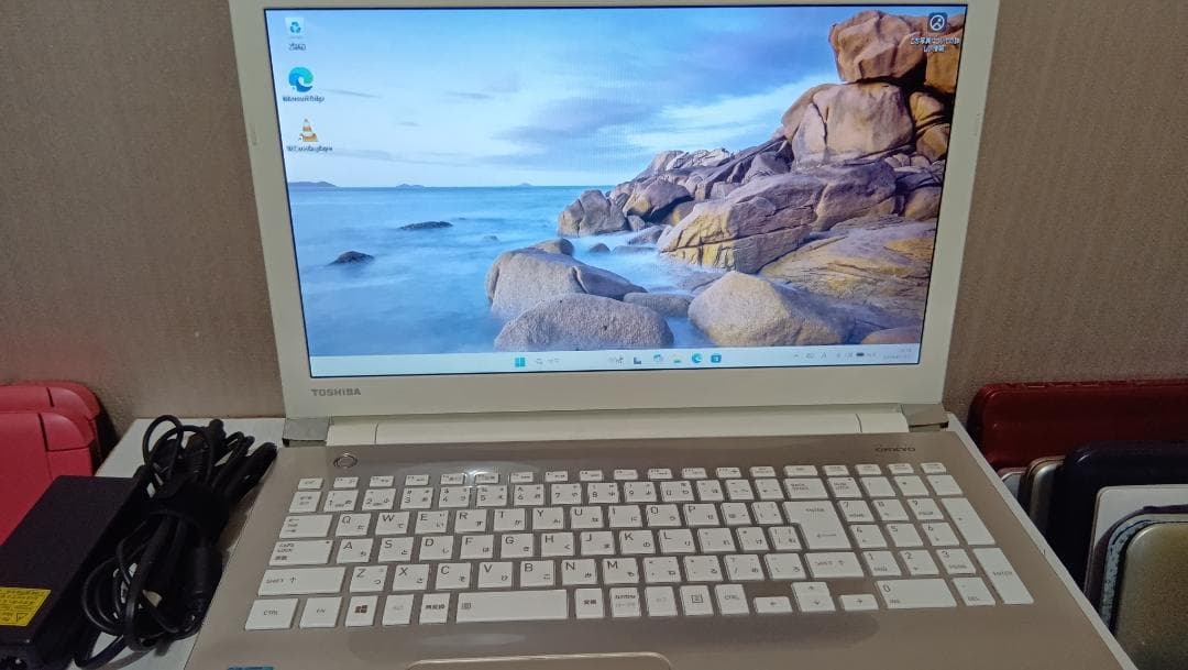 Dynabook　AZ45/CG　7世代i3 黄ばみ小