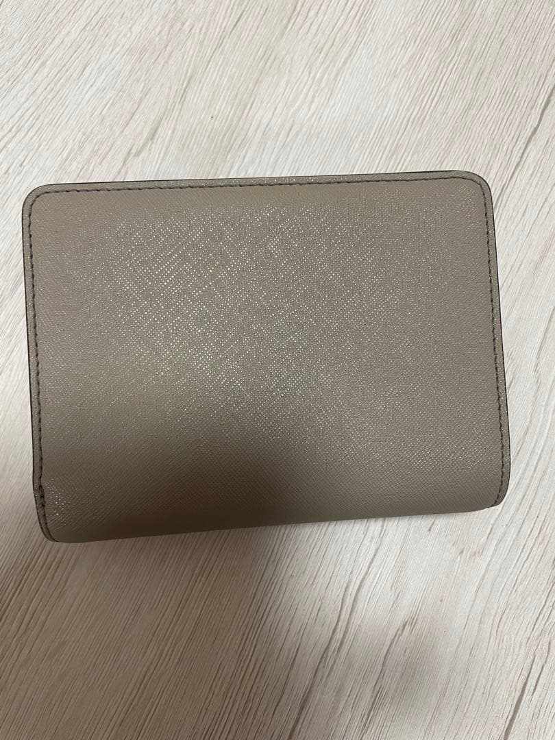 【人気】 TORYBURCH 二つ折り財布　グレイ　ベージュ　美品