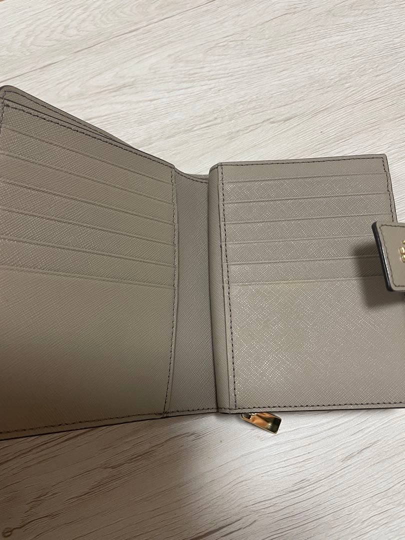 【人気】 TORYBURCH 二つ折り財布　グレイ　ベージュ　美品