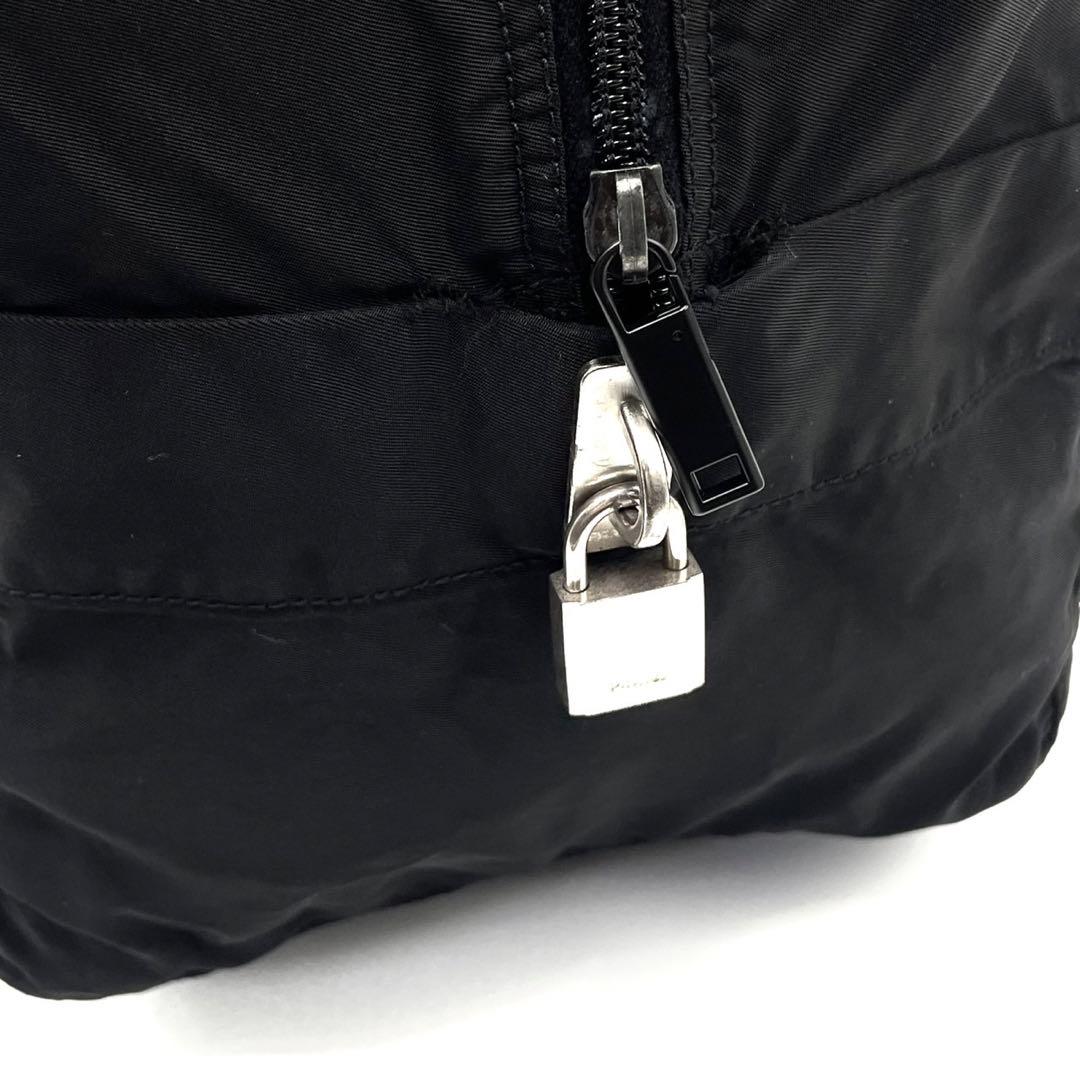 プラダ 三角ロゴ アイコン ハンドバッグ ボストンバッグ 肩掛け 旅行鞄 黒