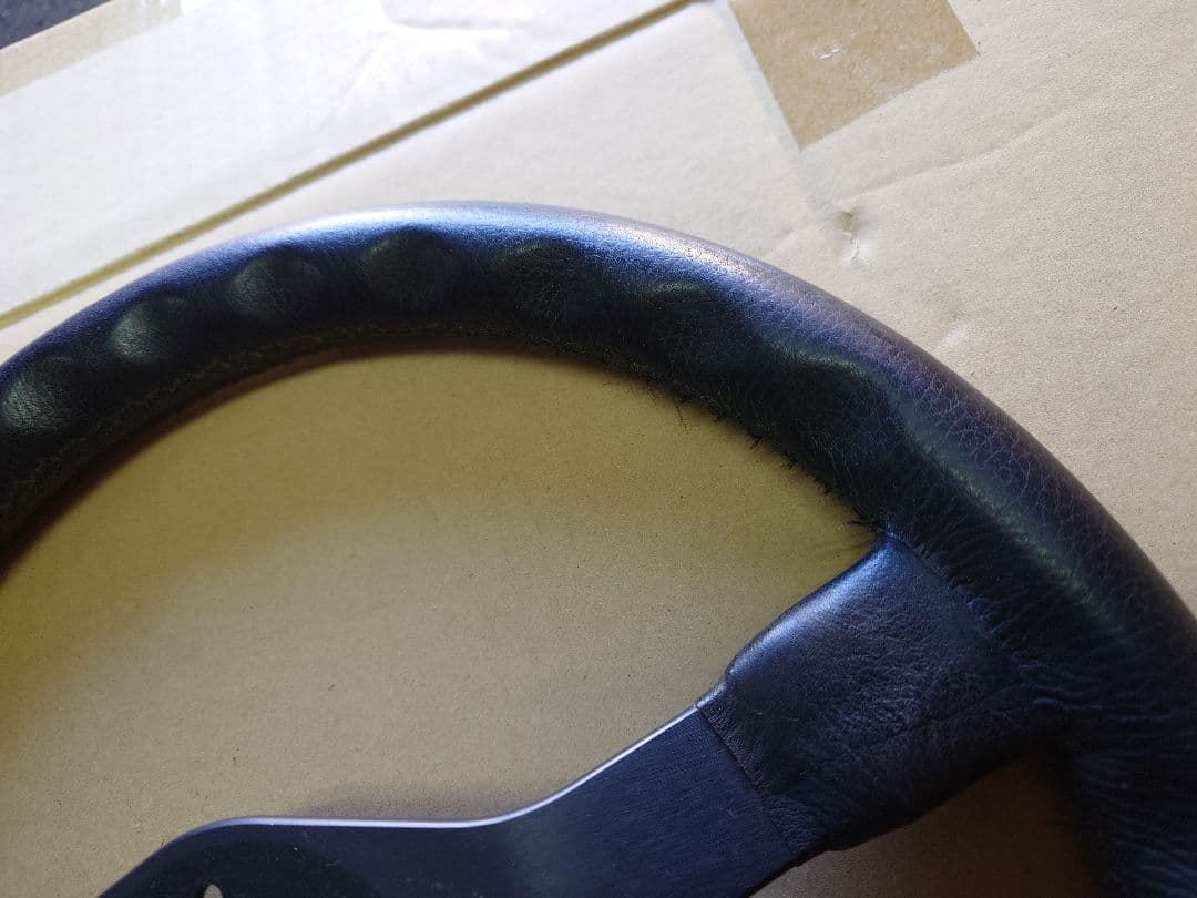 ジムニーオプション　momo3本スポークステアリングホイール希少