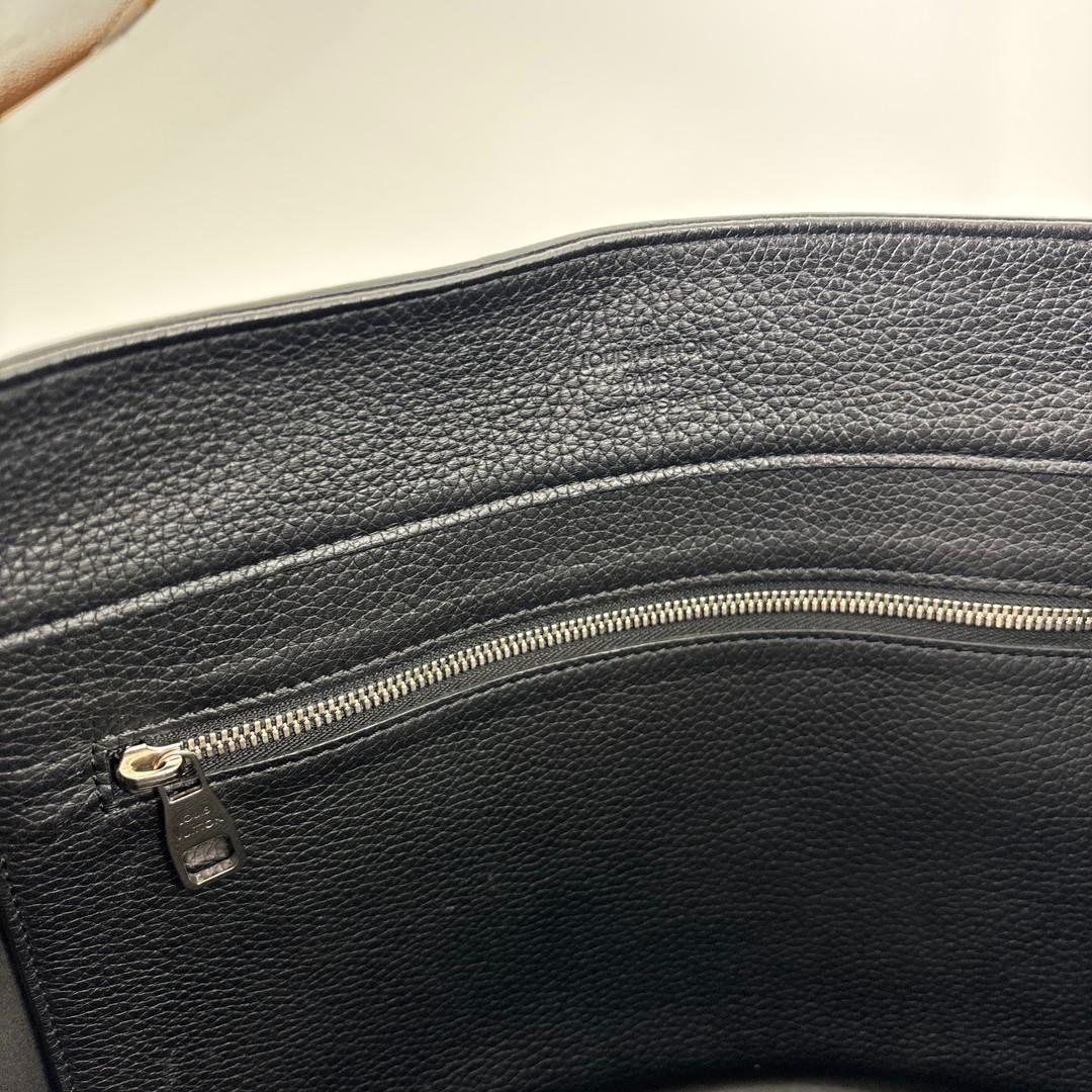 超極美品 ルイヴィトン トリヨンレザー カバ ヴォワヤージュ トートバッグ