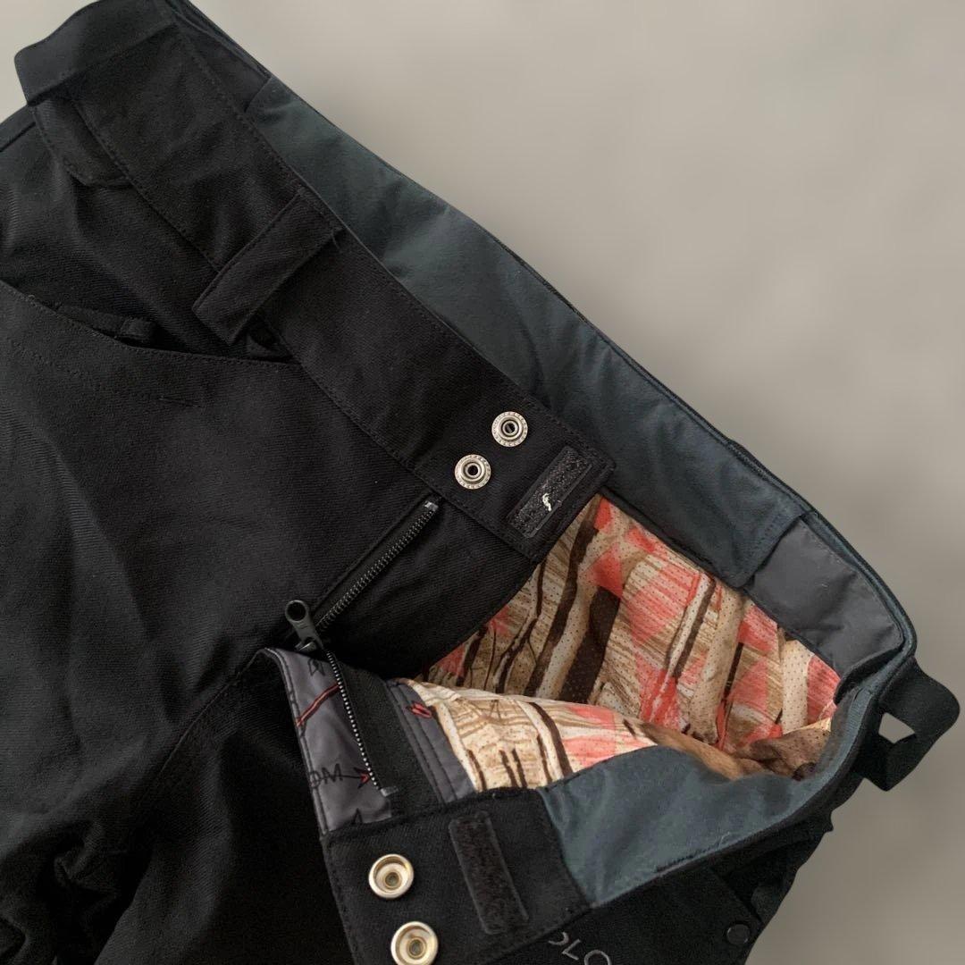 未使用級✨VOLCOM スノーボードウェア　パンツ　ブラック