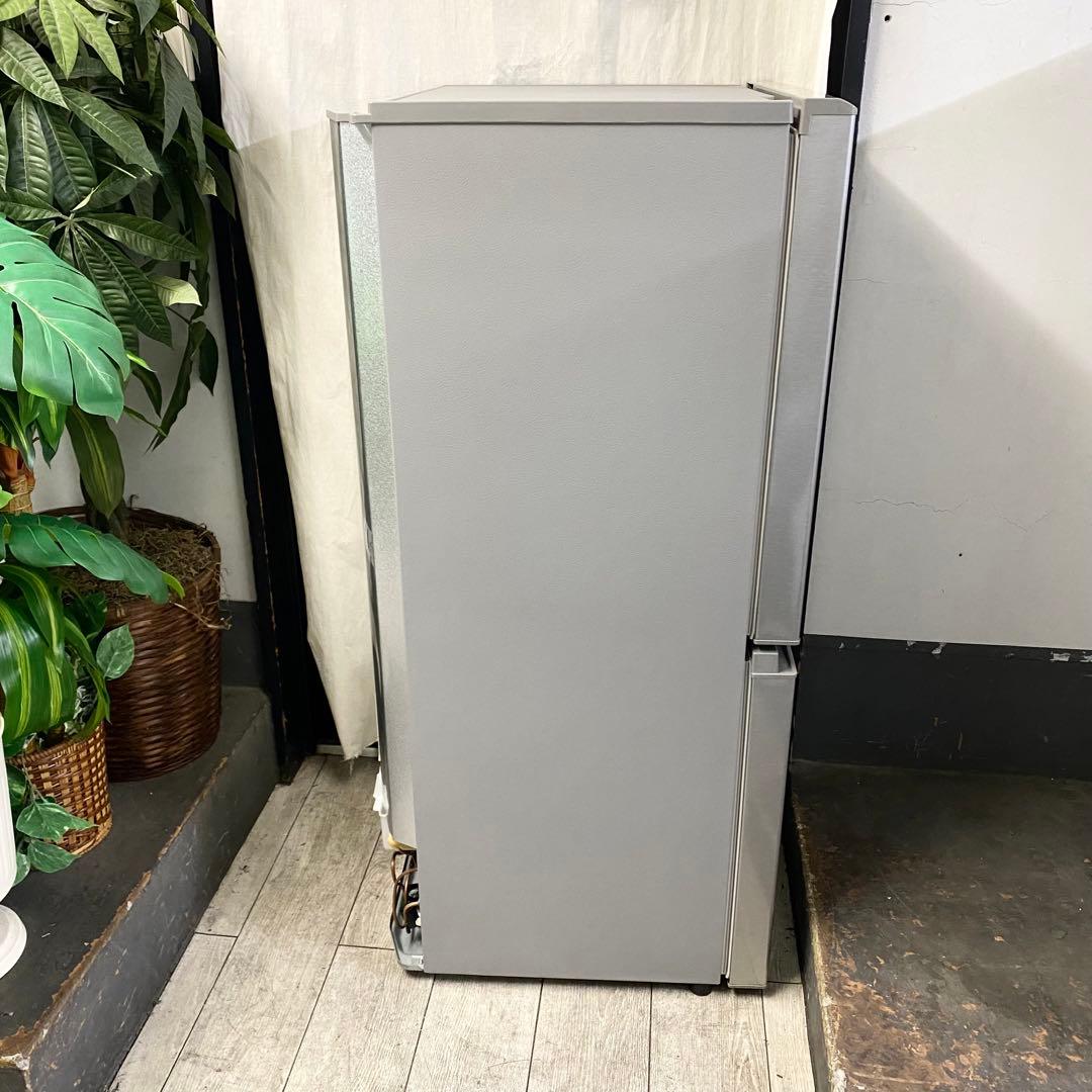 一人暮らしにちょうどイイ♪2ドア冷凍冷蔵庫126L