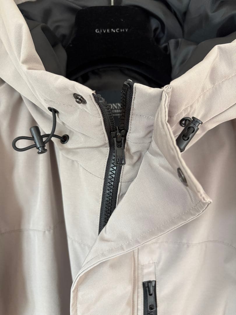 グレー ダウンジャケット フード付き　新品購入　美品　ほぼ新品　レディース