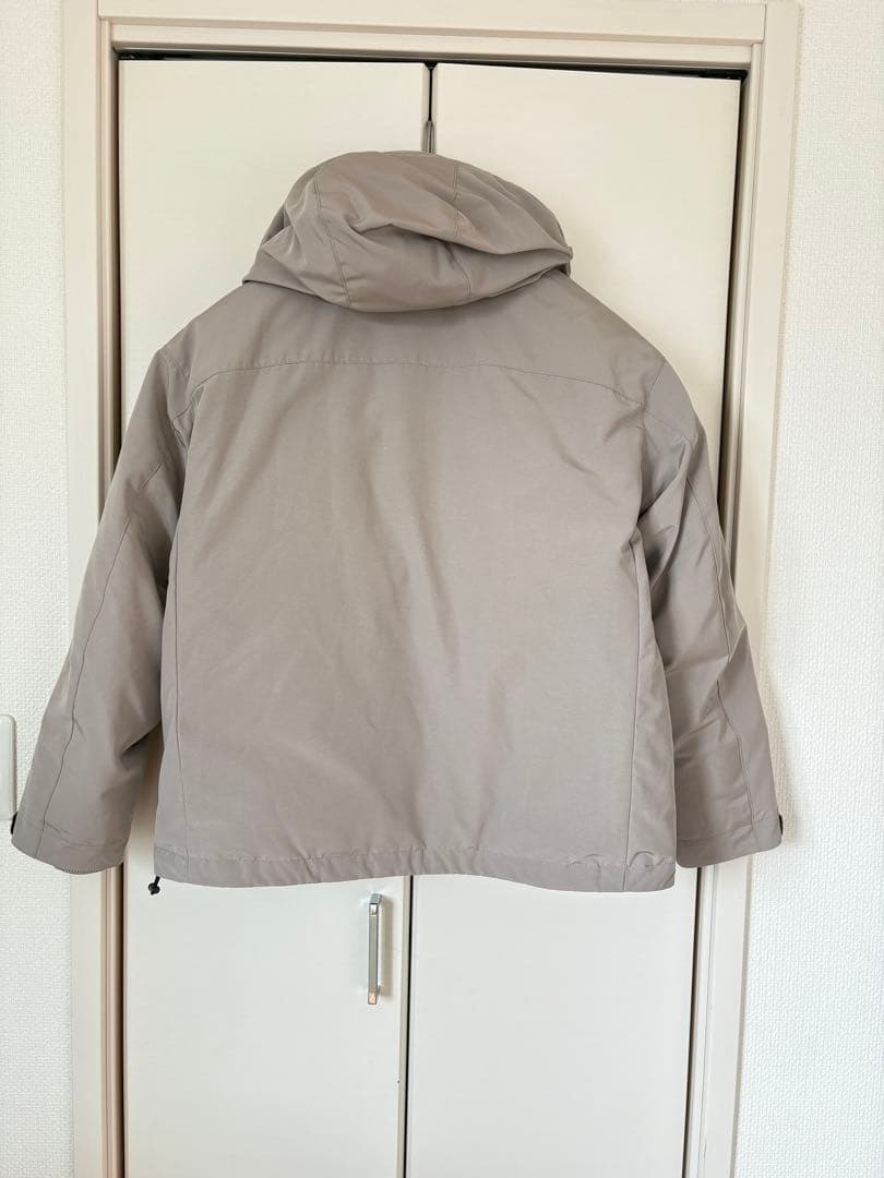 グレー ダウンジャケット フード付き　新品購入　美品　ほぼ新品　レディース