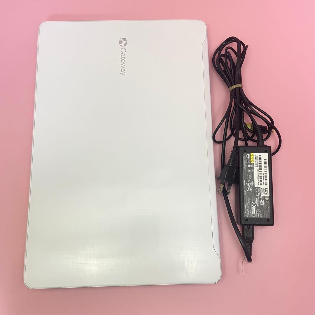 本日削除限定価格❤️薄型ノートパソコン/ホワイト/カメラ付き/オフィス付き