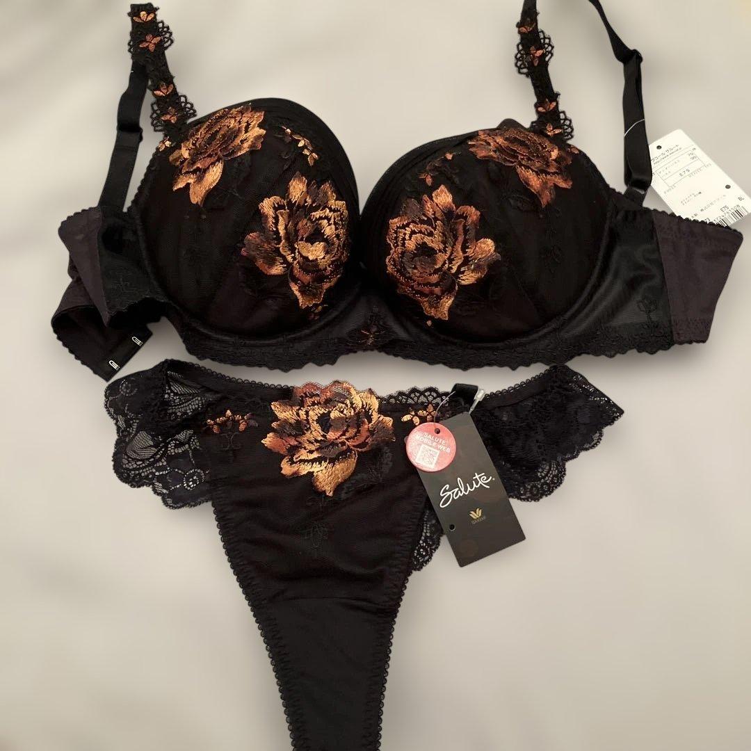 Salute ブラック ブラジャーショーツセット E75 M