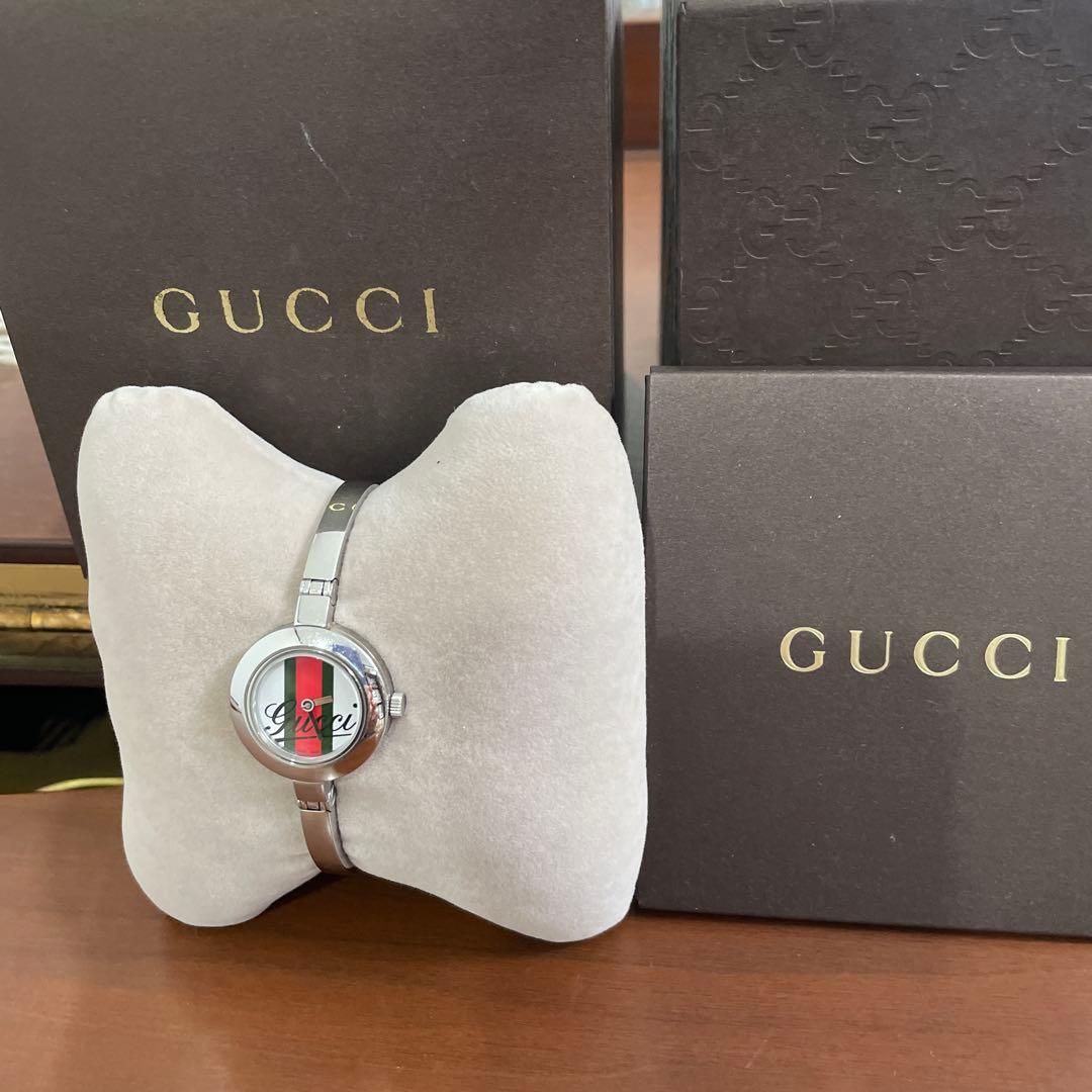 GUCCI ストライプデザイン バングルウォッチ