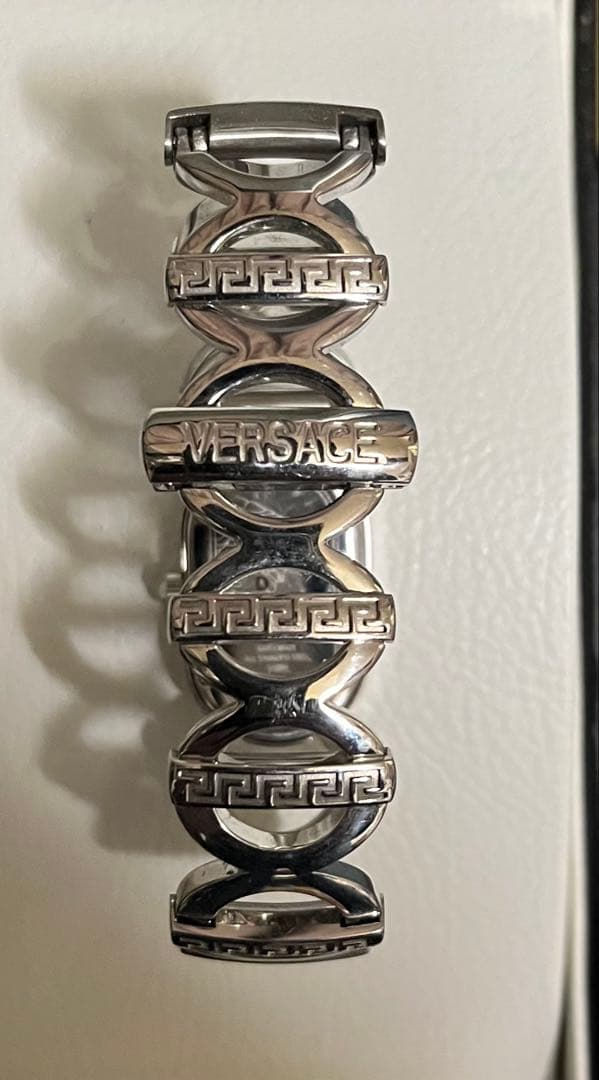 VERSACE シルバーオーバル型時計