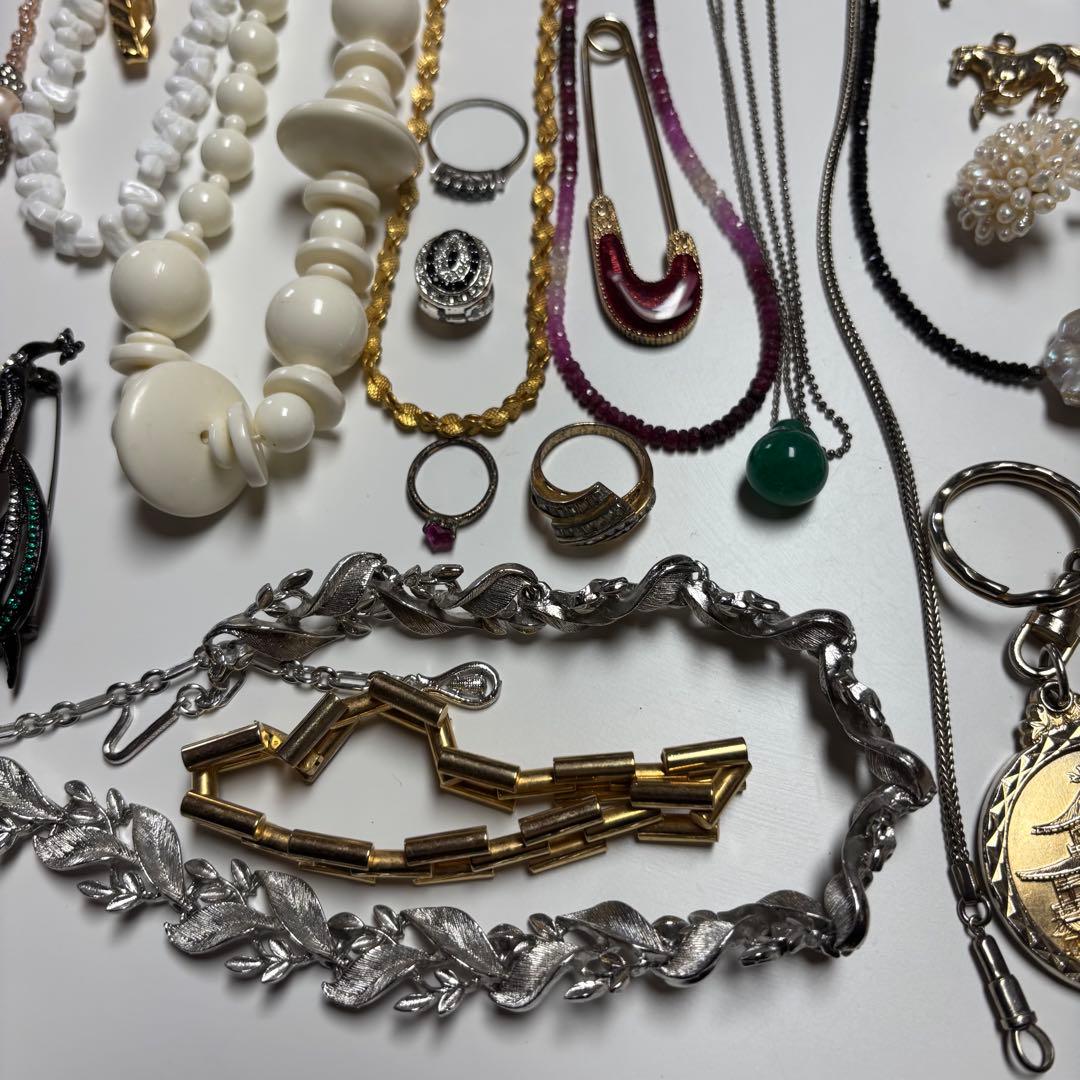 アクセサリーまとめ　ネックレス　指輪　ブローチ　イミテーション