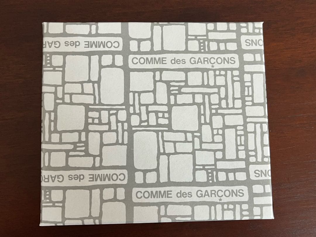 週末値下げ新品・未使用〖Wallet COMME des GARCONS 〗