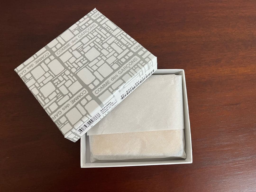 週末値下げ新品・未使用〖Wallet COMME des GARCONS 〗