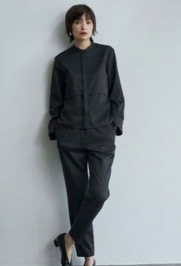 ICB【洗える】ウォームサテン クロップドシャツ　タグ付き