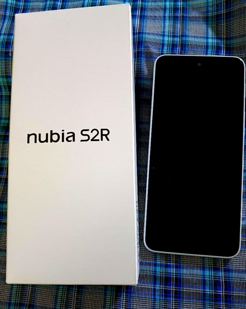 simフリースマホ　nubia S2R