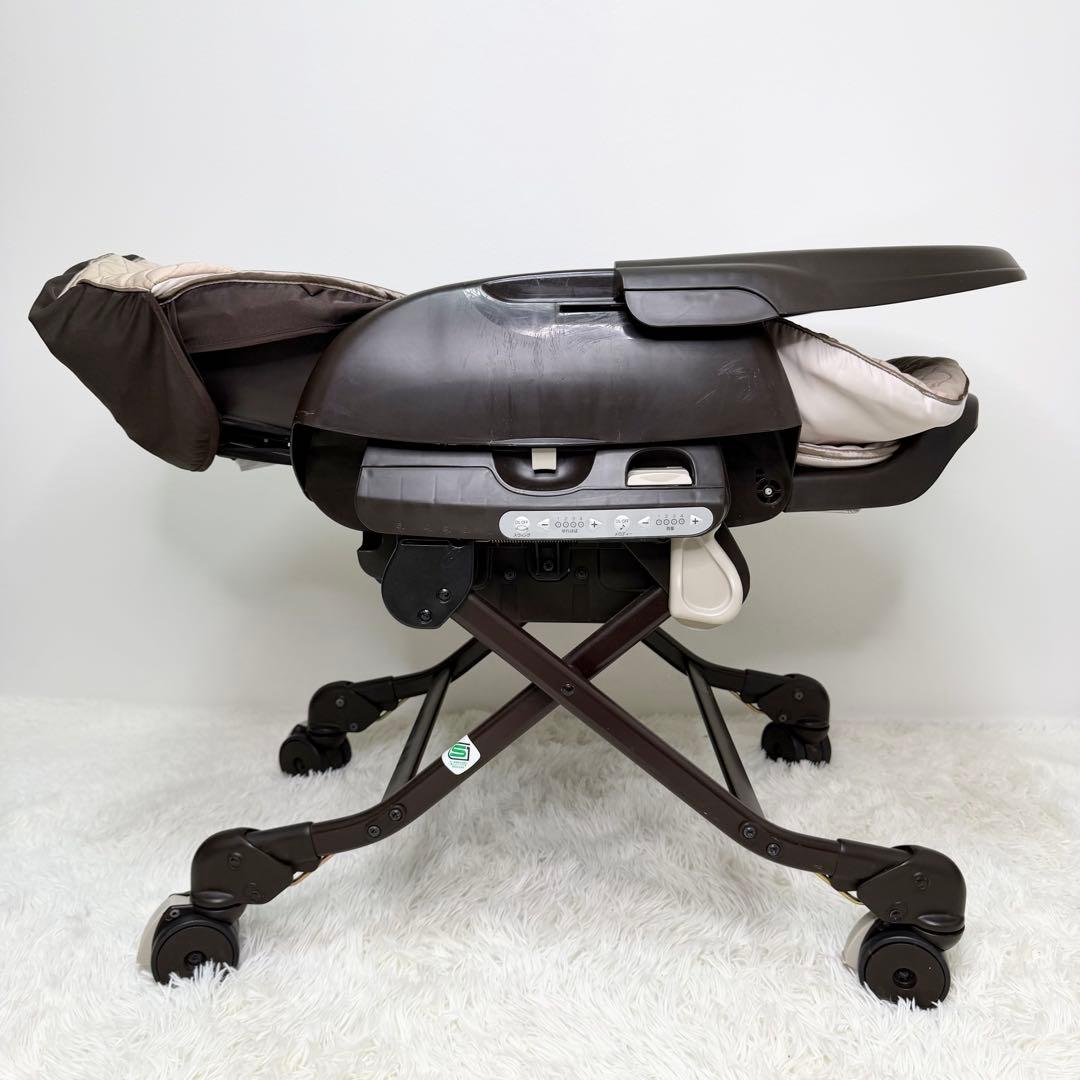 Combi CWL ネムリラ AT ホワイトレーベル 電動 ハイローチェア