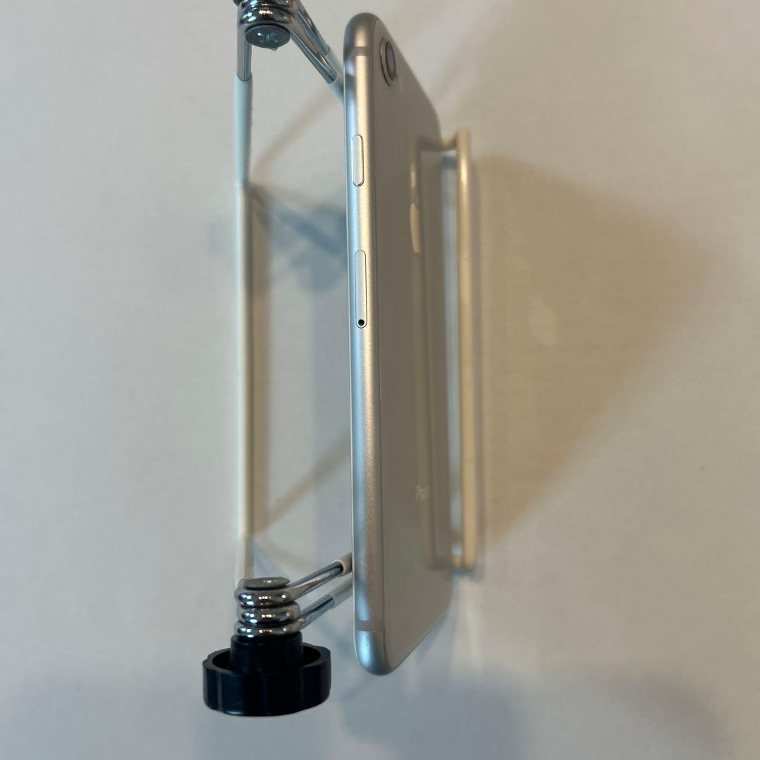 iPhone 8 64GB シルバー　SIMフリー最大容量100%