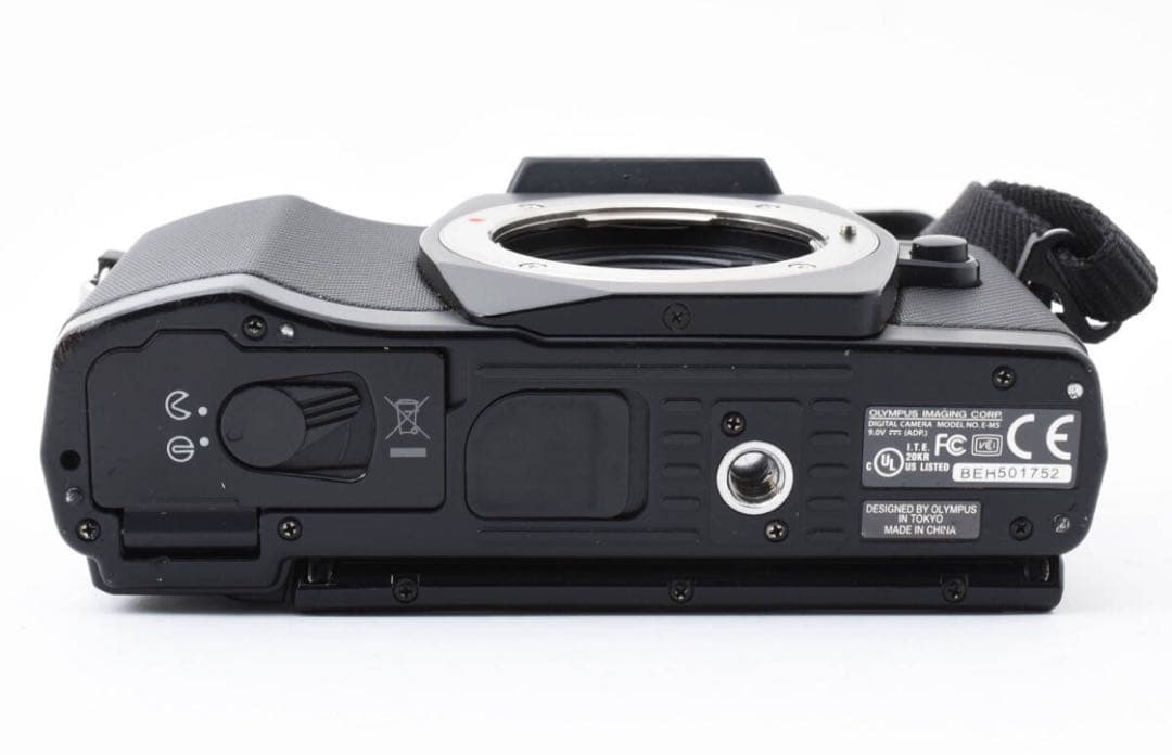 OLYMPUS ミラーレス一眼 OM-D E-M5 ボディ 1605万画素