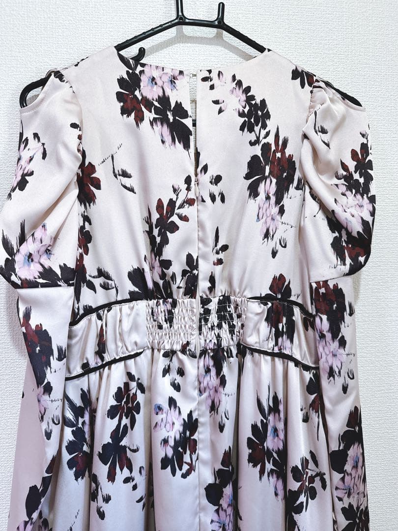 ワンピース herlipto Muse Floral Cut-Out Dress