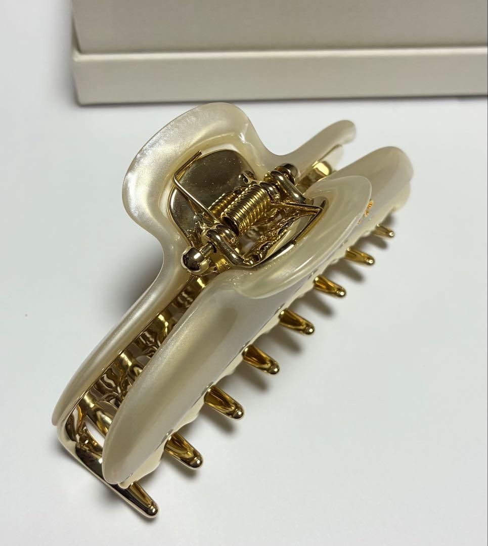 acca ヘアクリップ アイボリー×ゴールド