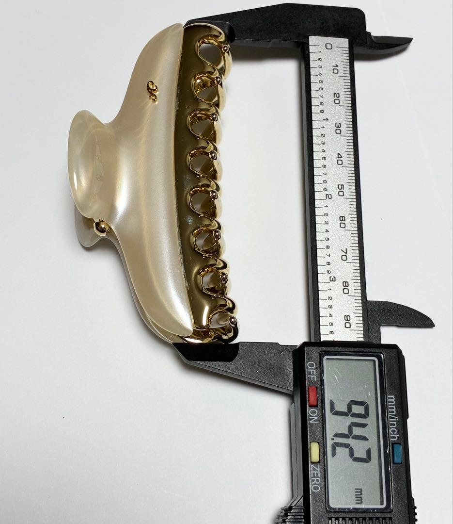 acca ヘアクリップ アイボリー×ゴールド