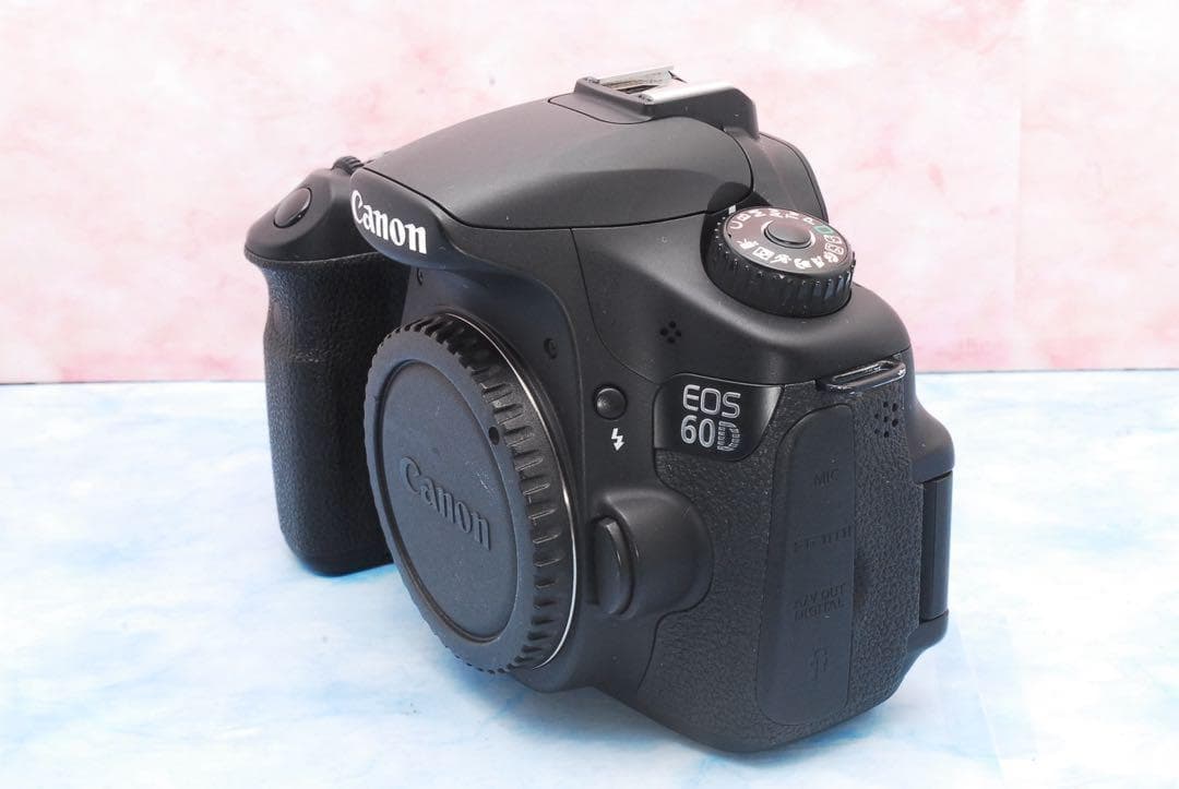 キャノン EOS 60D▪️一眼レフカメラ▪️S数少♪▪️手ぶれ補正標準＆望遠