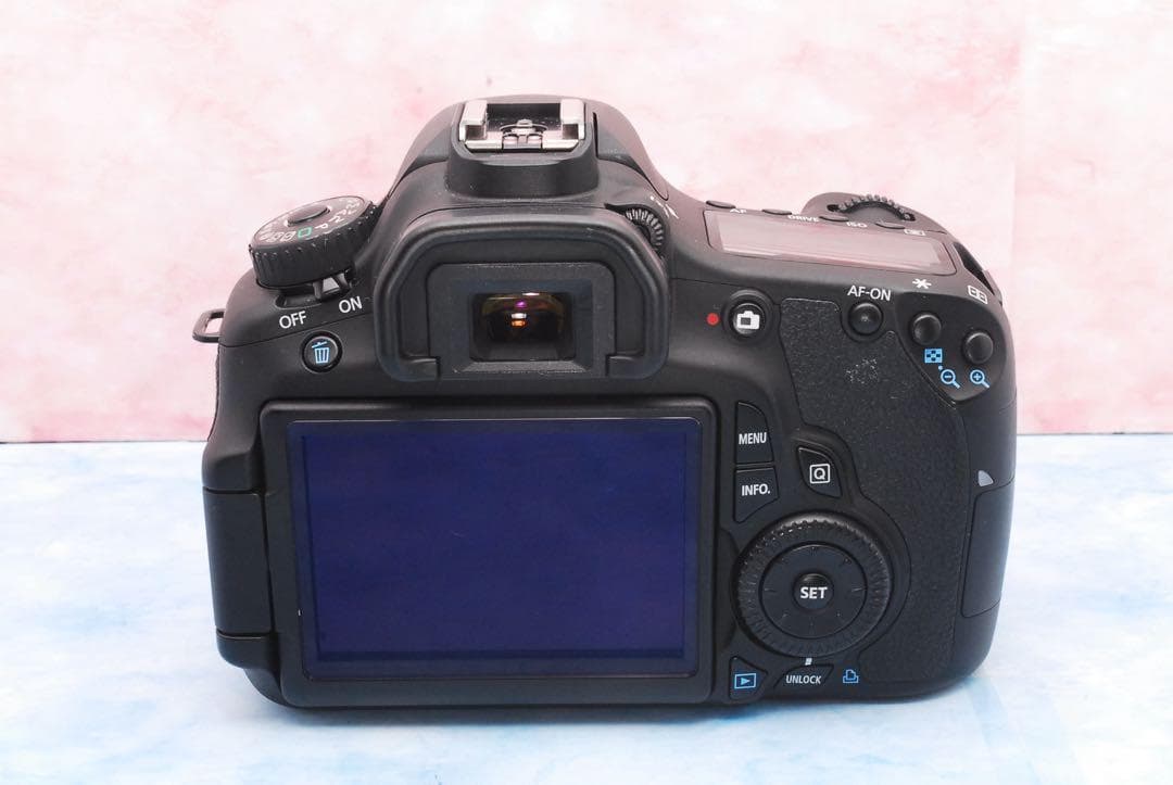 キャノン EOS 60D▪️一眼レフカメラ▪️S数少♪▪️手ぶれ補正標準＆望遠