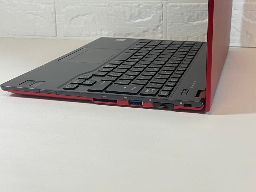 【超軽量】LIFEBOOK◇レッド◇SSD◇カメラ付◇ChatGPT搭載◇