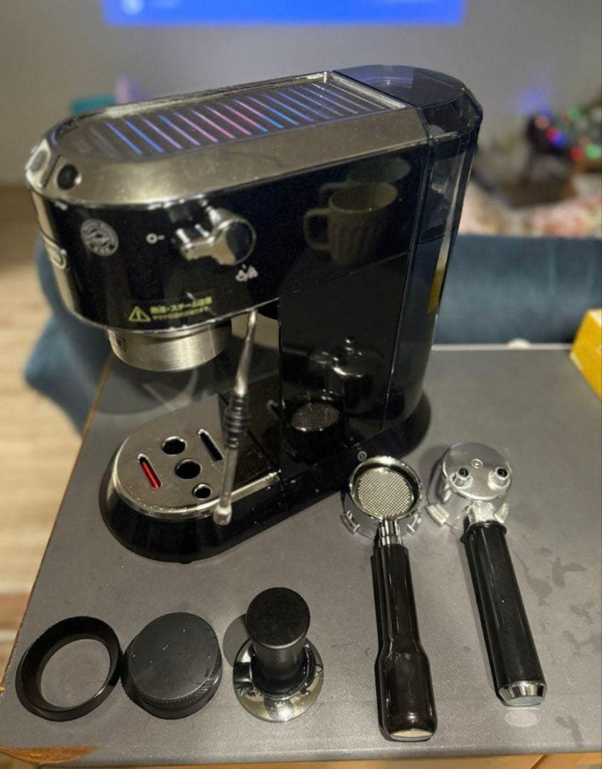 DeLonghi エスプレッソマシン 黒　26日まで