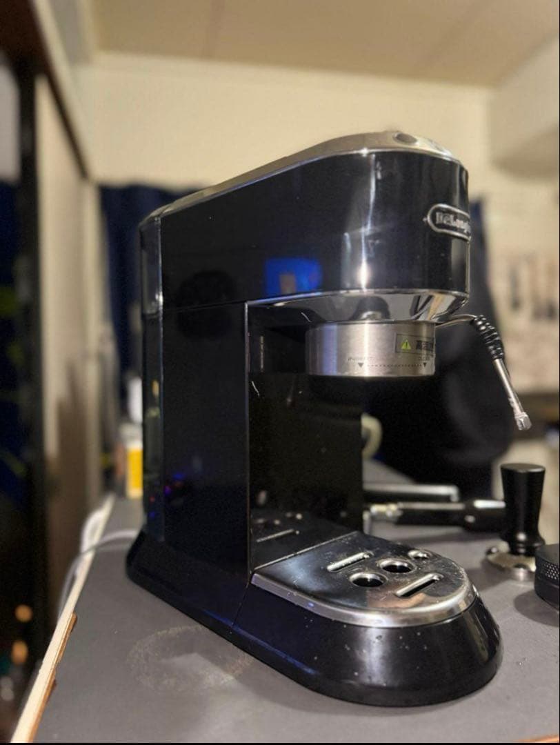 DeLonghi エスプレッソマシン 黒　26日まで
