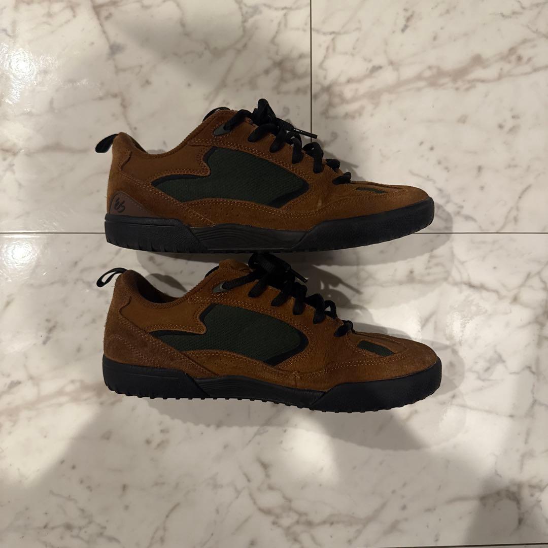 es QUATTROスケシュー　erl ポーカーズ　ビーブロ