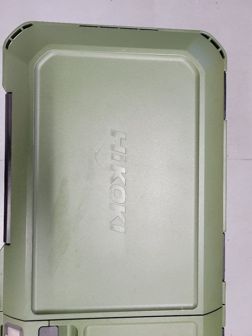 HIKOKI 冷温庫 デジタル表示 グリーン　電池２個付きです