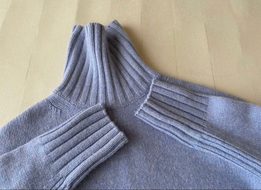 トゥモローランドTOMORROWLANDラムウールカシミヤタートルネックニット