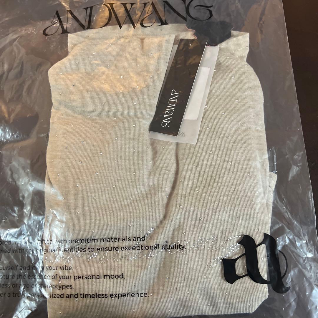 ANDWANG AND bijou high neck tops ベージュ