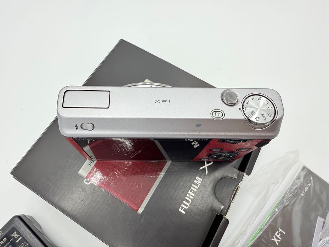 【美品】 富士フィルム FUJIFILM XF1 コンパクトデジタルカメラ