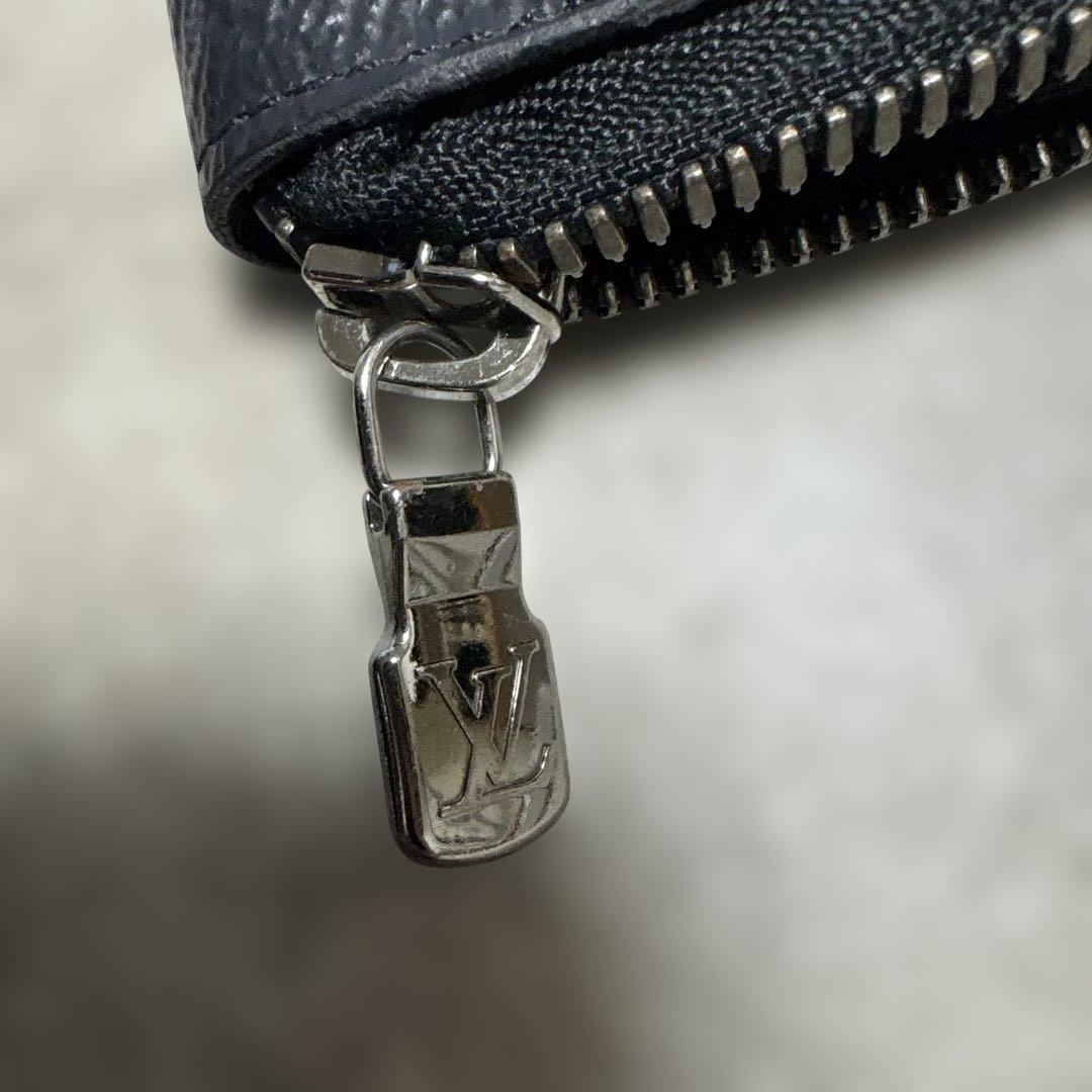 でし‼️Louis Vuitton ブラック ケース