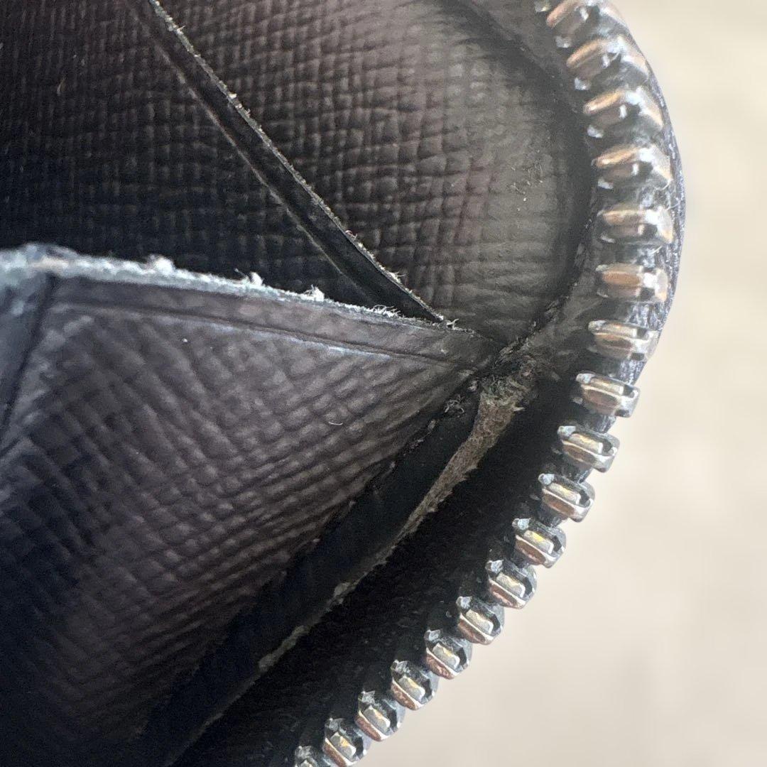 でし‼️Louis Vuitton ブラック ケース