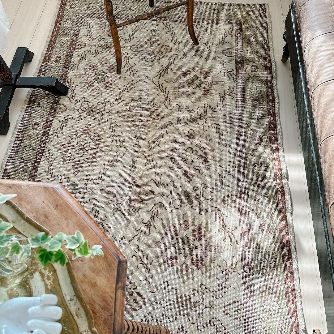 トルコヴィンテージラグ A93 レア クリーム グリーン ブラウン ピンク