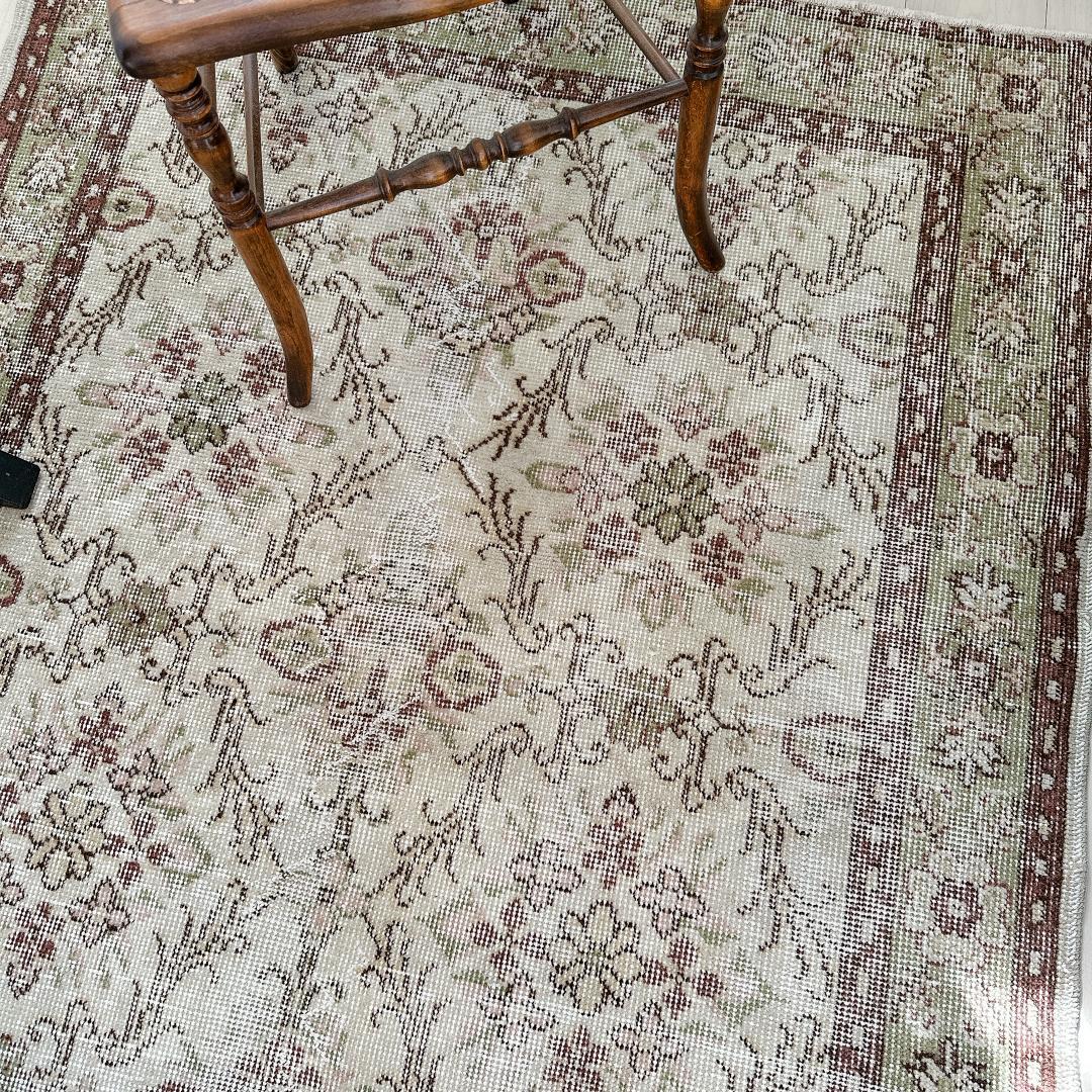 トルコヴィンテージラグ A93 レア クリーム グリーン ブラウン ピンク