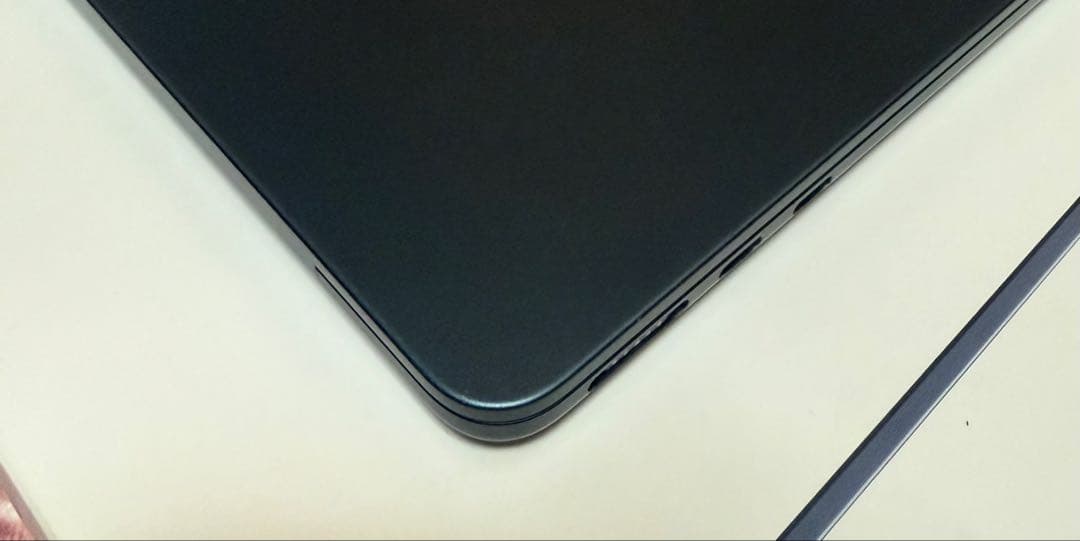 美品-Macbook Air M2-8-256 Office付き