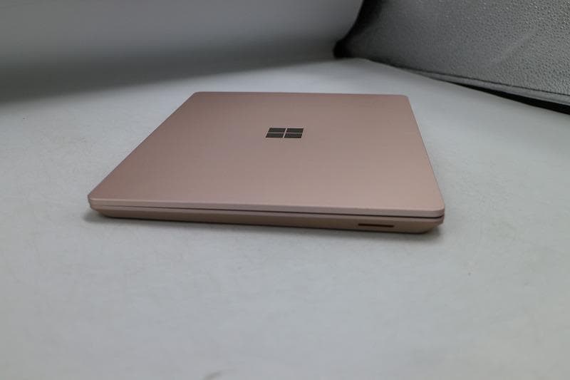 【ジャンク】Microsoft Surface Laptop Go 1943