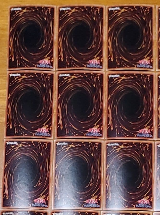 遊戯王　まとめ売り　青眼の白龍　ブラックマジシャン他　36枚セット本日出品取下げ