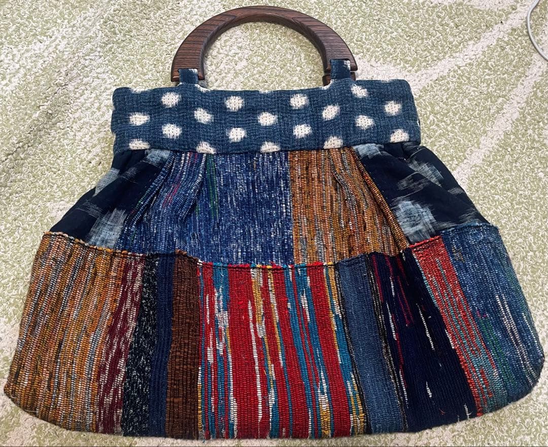 裂き織りハンドバッグ 木製ハンドル付き