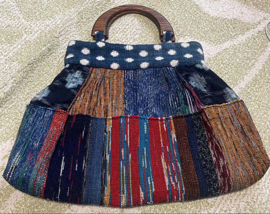 裂き織りハンドバッグ 木製ハンドル付き