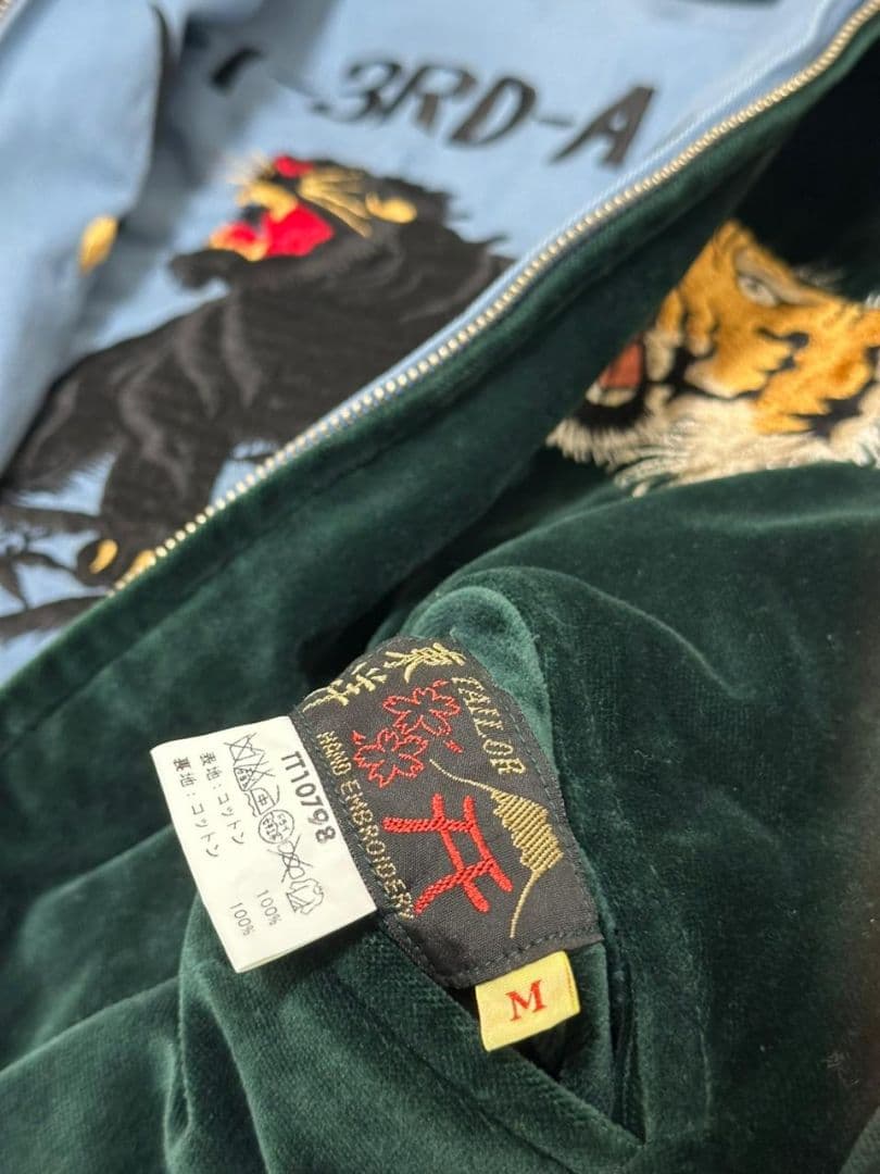 東洋エンタープライズ　スカジャン　ベロア生地　刺繍