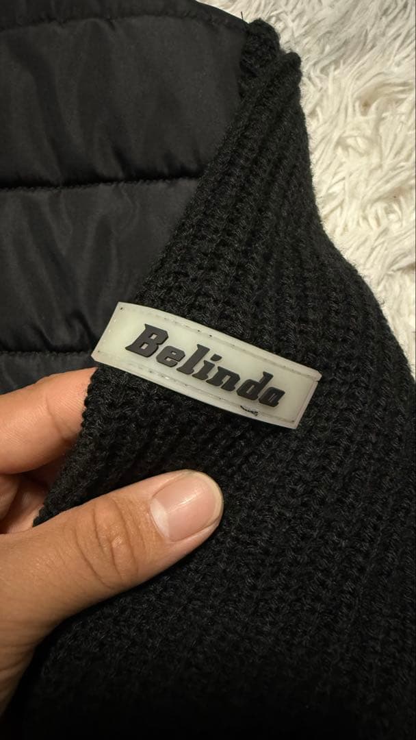 人気ダウンニットBelindaです!! タグの方に汚れがあります。