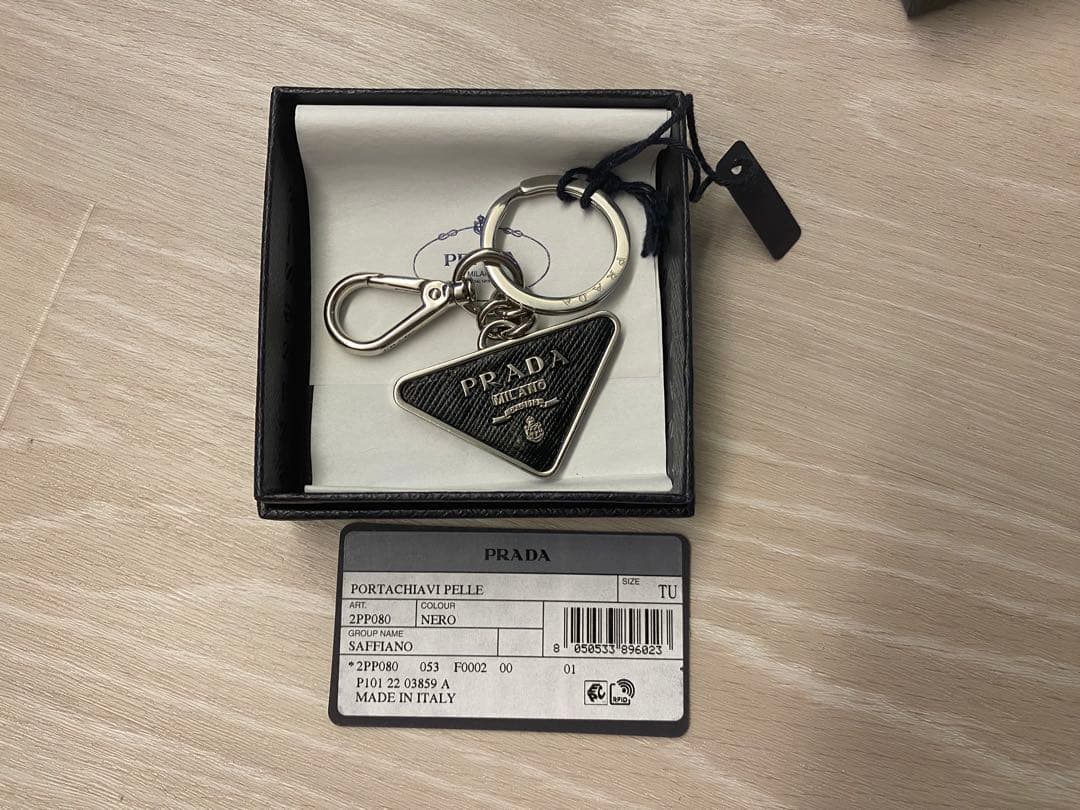 【美品】PRADA サフィアーノレザー キーホルダー チャーム