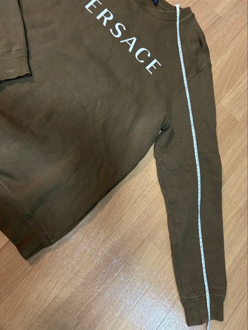 【送料込】VERSACE カーキ クルーネックバックデザインスウェットL